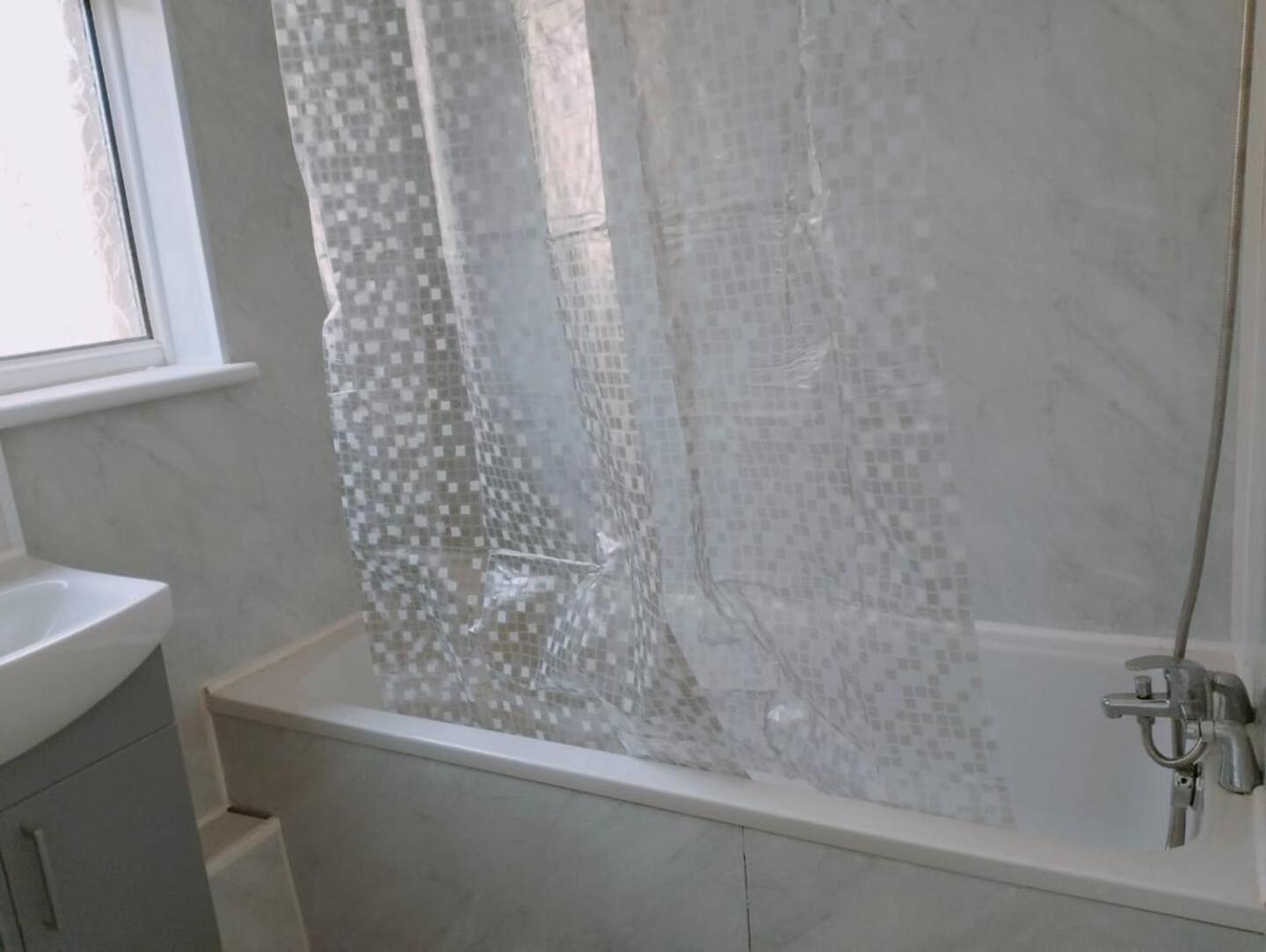 Budget-friendly 4-bedroom House In - Ideal For Travelers Homestay