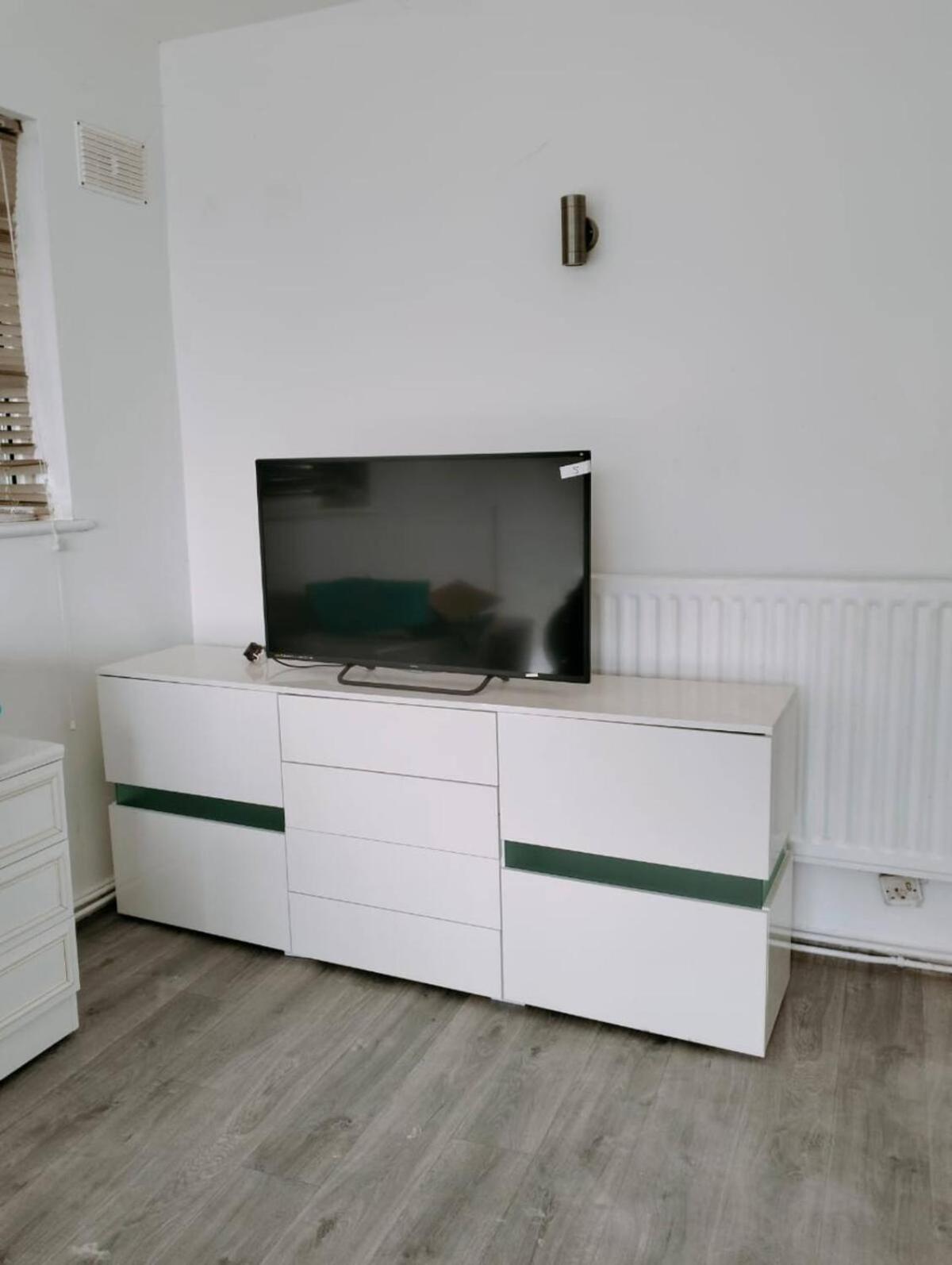Budget-friendly 4-bedroom House In - Ideal For Travelers Homestay