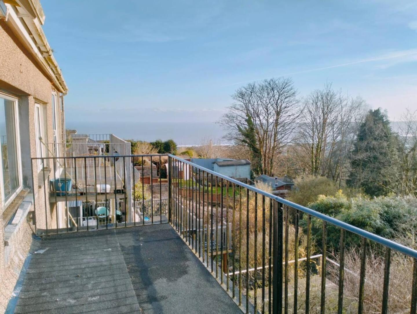 Budget-friendly 4-bedroom House In - Ideal For Travelers Homestay Swansea